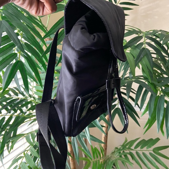 cute small backpack 🖤 - Picture 3 of 3